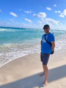 A quick stop at the beach, before we head out to dinner. 
