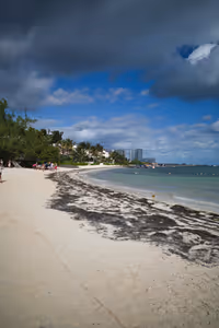 A partially cloudy day, departing from Playa las Perlas