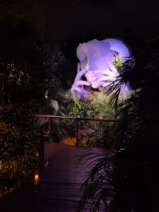 Sculpture surrounded by plants and lagoon at the restaurant